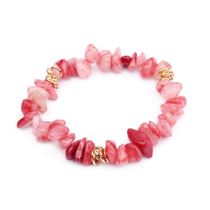 Rosa Edelstein-Armband mit goldenen Akzenten, handgefertigt, modisches Schmuckstück.
