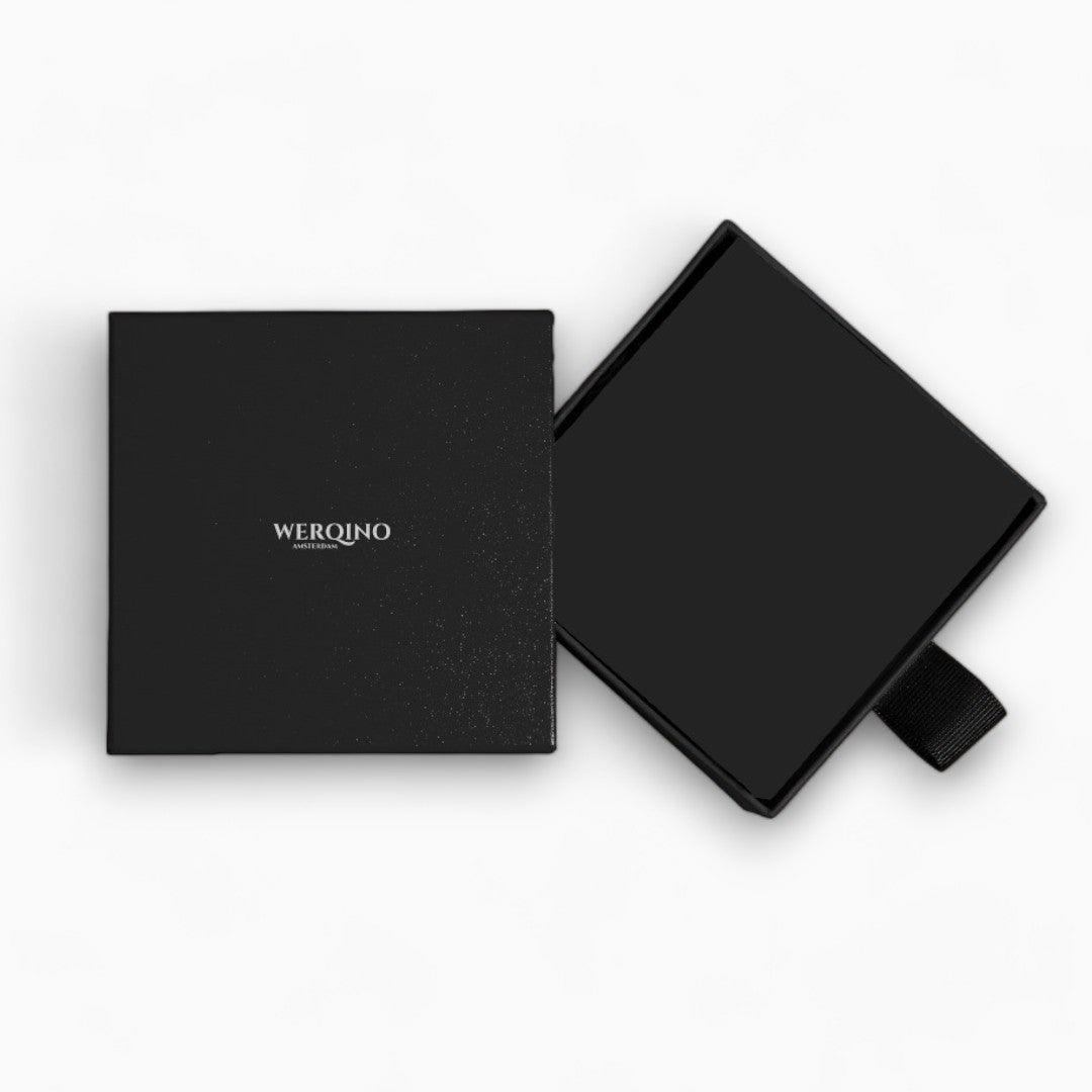 Schwarze Geschenkbox mit Deckel, Werqino-Logo, quadratisch, luxuriöses Design, Verpackung.