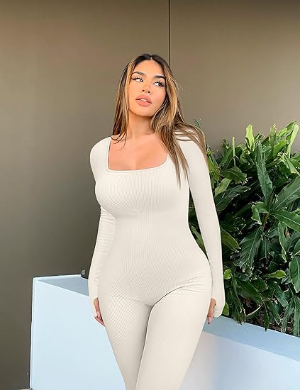 Shapewear-jumpsuit til damer med lange ærmer - SleekFit