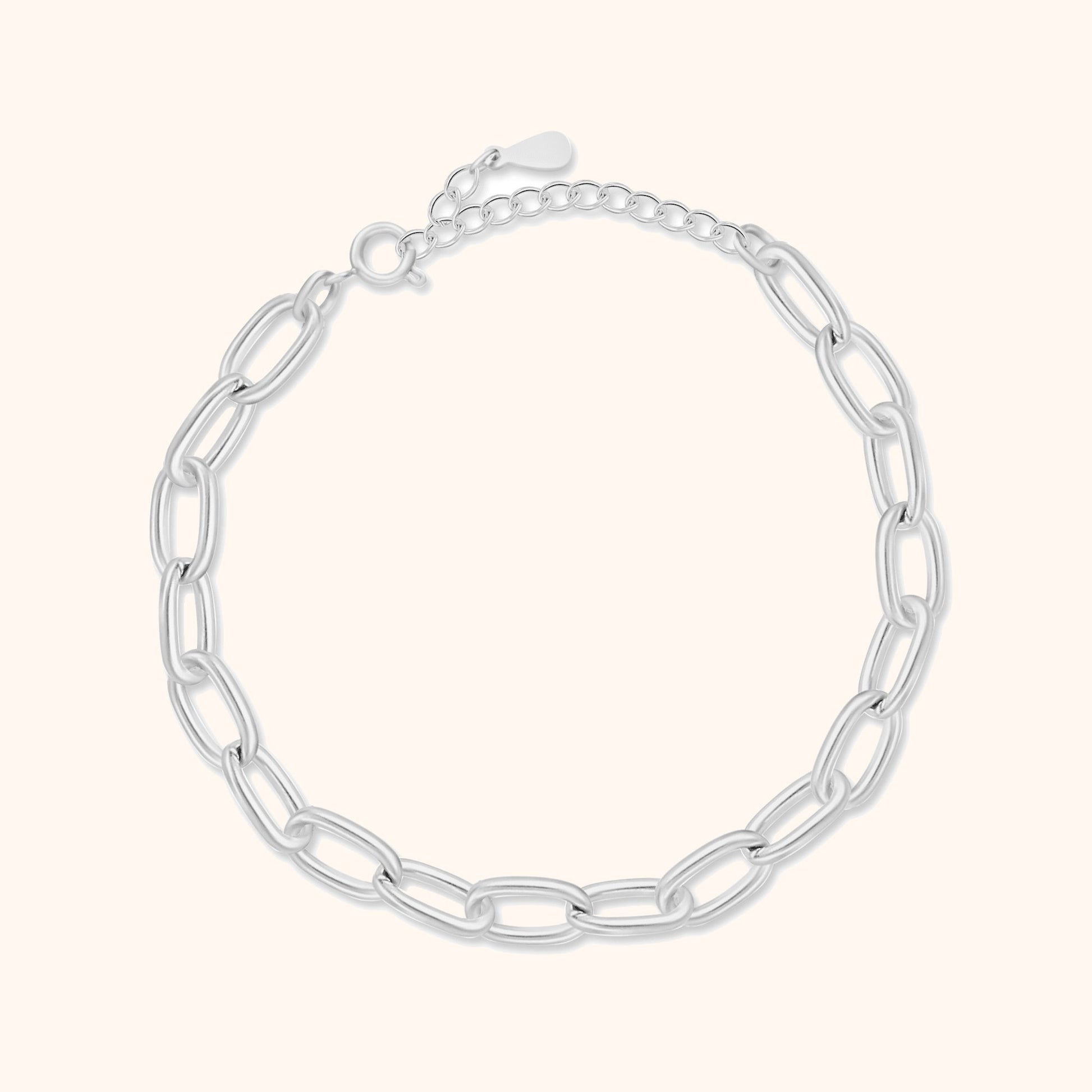 Silberne Gliederkette, verstellbar, elegantes Design, Schmuck für Damen, modisches Accessoire.