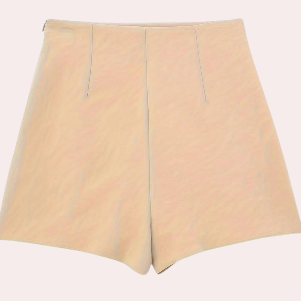 Asymmetriske dameshorts med pynteknapper – Nerina