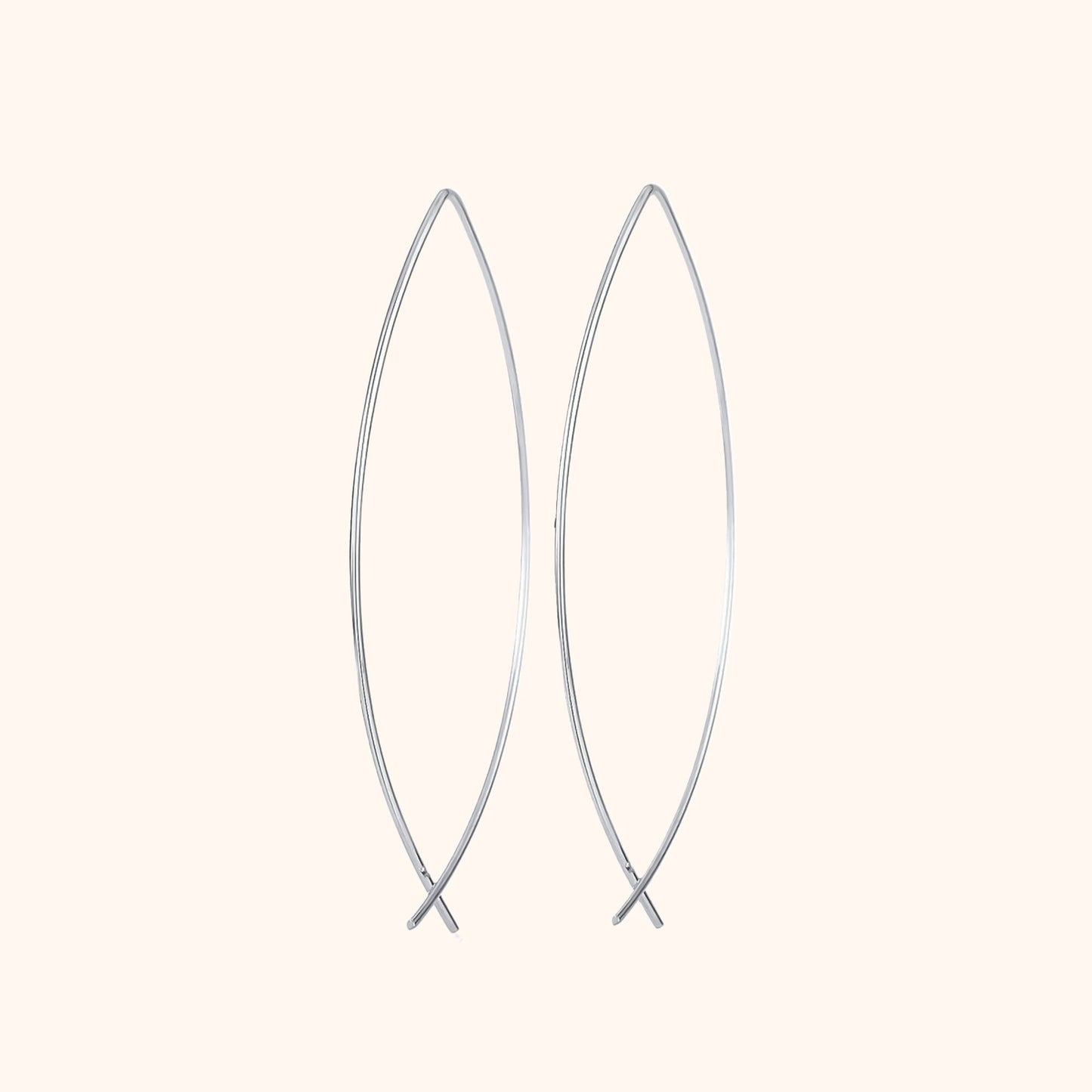 Silberne, ovale Ohrringe aus Edelstahl, minimalistisches Design, modischer Schmuck.