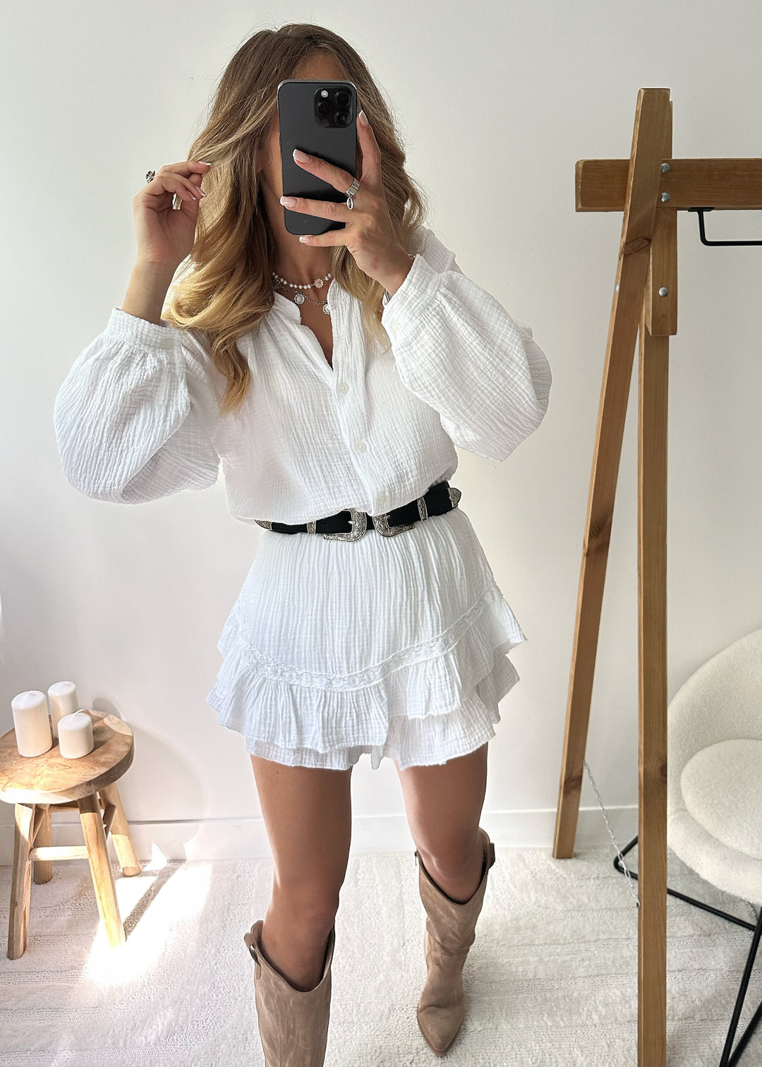 Let bomuldssæt med bluse og flæse-shorts – Leora