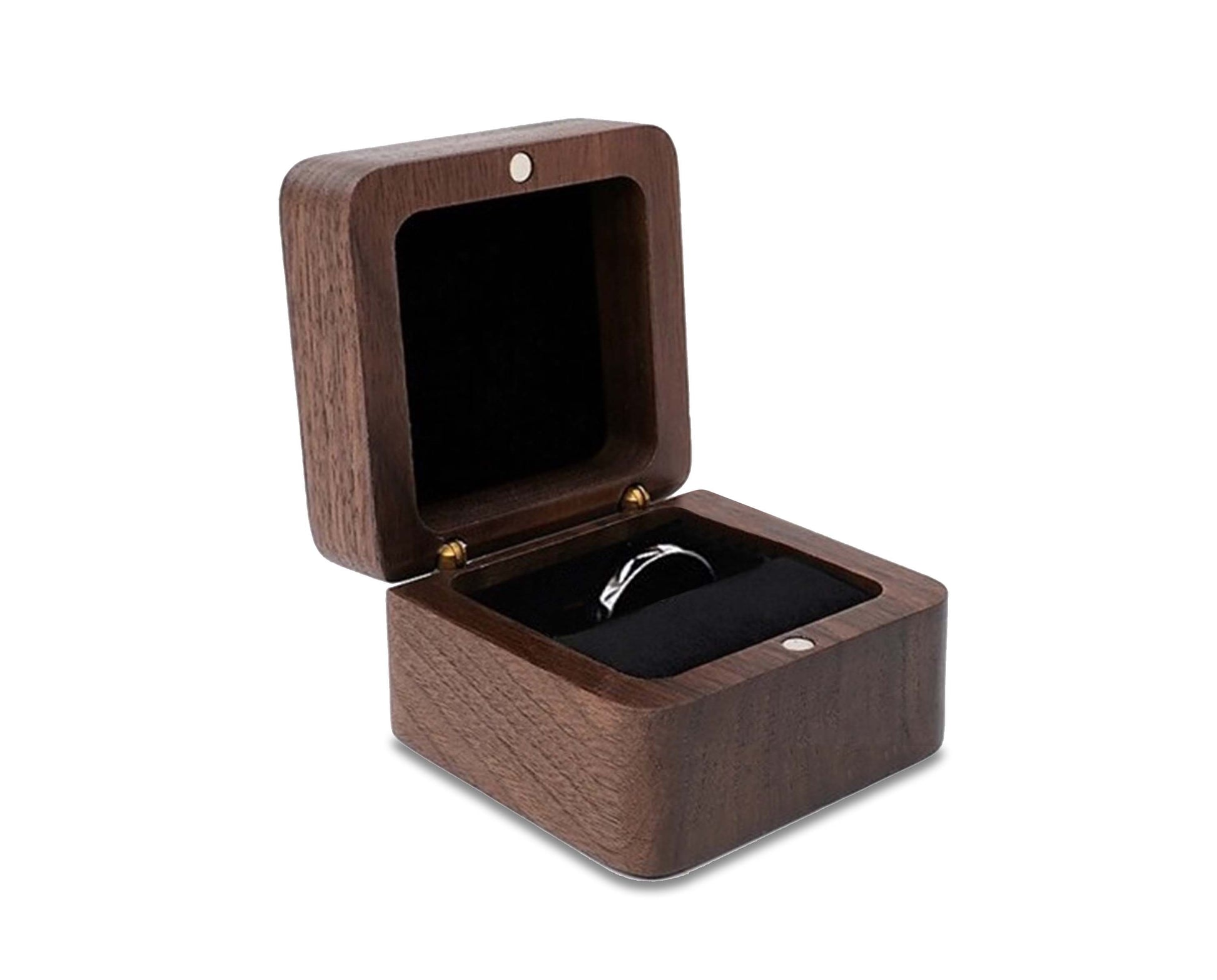 Braune Holz-Ringbox mit schwarzem Innenfutter, ideal für Verlobungsringe, edles Design.