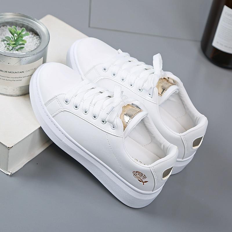 Trendy damesneakers i kunstlæder med metallic-accenter – Norell