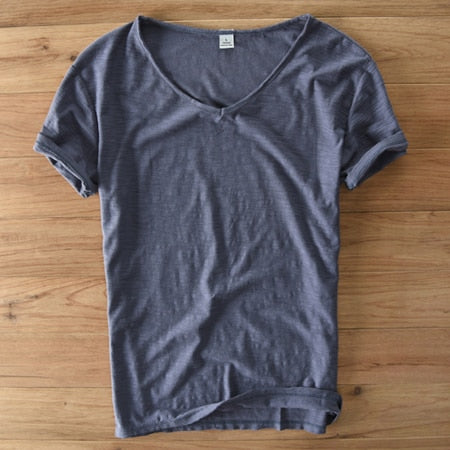 Let hør T-shirt med V-hals til herrer – åndbar & sommerlig – Thilo