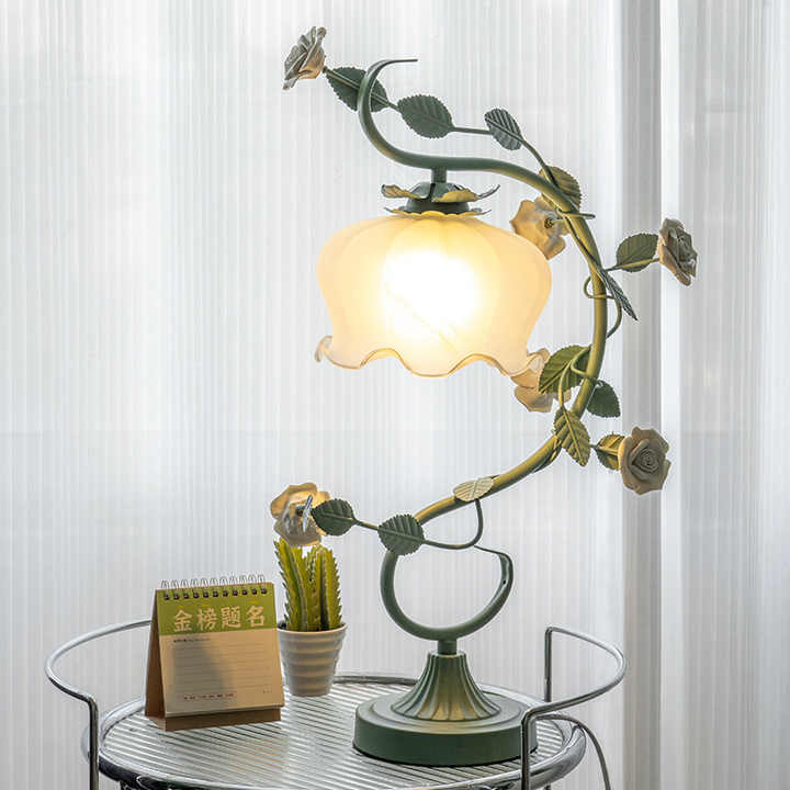 Charmerende lampe med roser - rosa