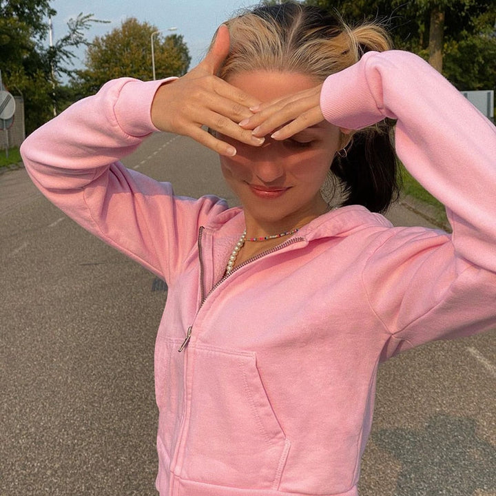Efterårsinspireret, trendy, figursiddende cropped dame-hoodie med lynlås og hætte – Alina