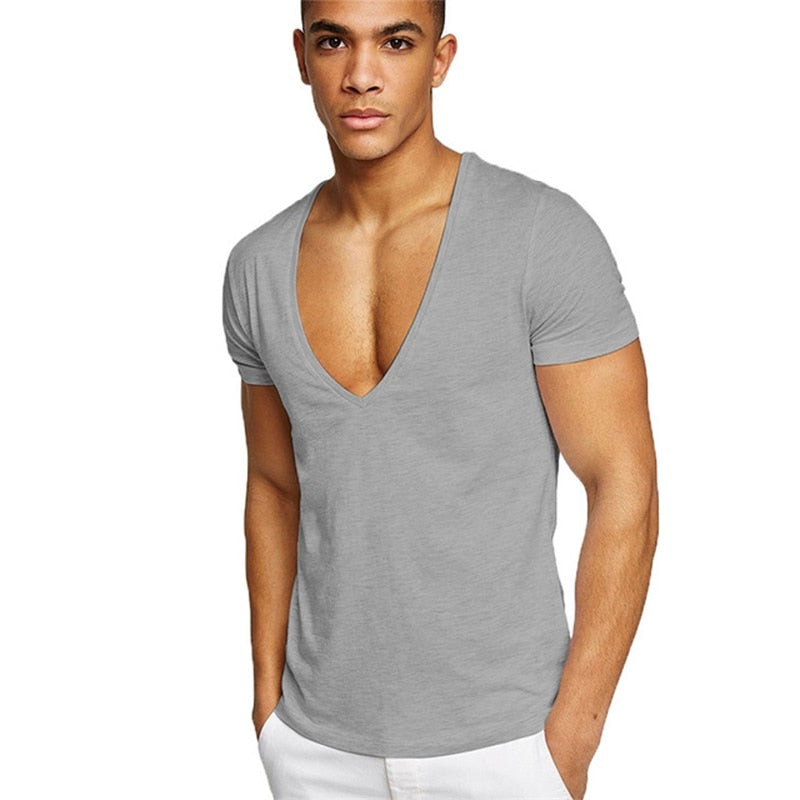 Afslappet og figursyet herre T-shirt med V-hals – Jonas