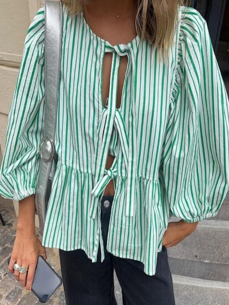 Rutet damebluse med pufærmer – Maeve