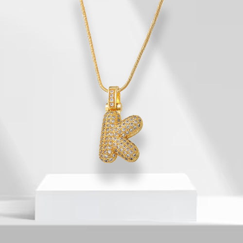 Goldener Buchstabenanhänger K mit Diamanten, Halskette, Schmuck, Geschenkideen, Luxusaccessoire.