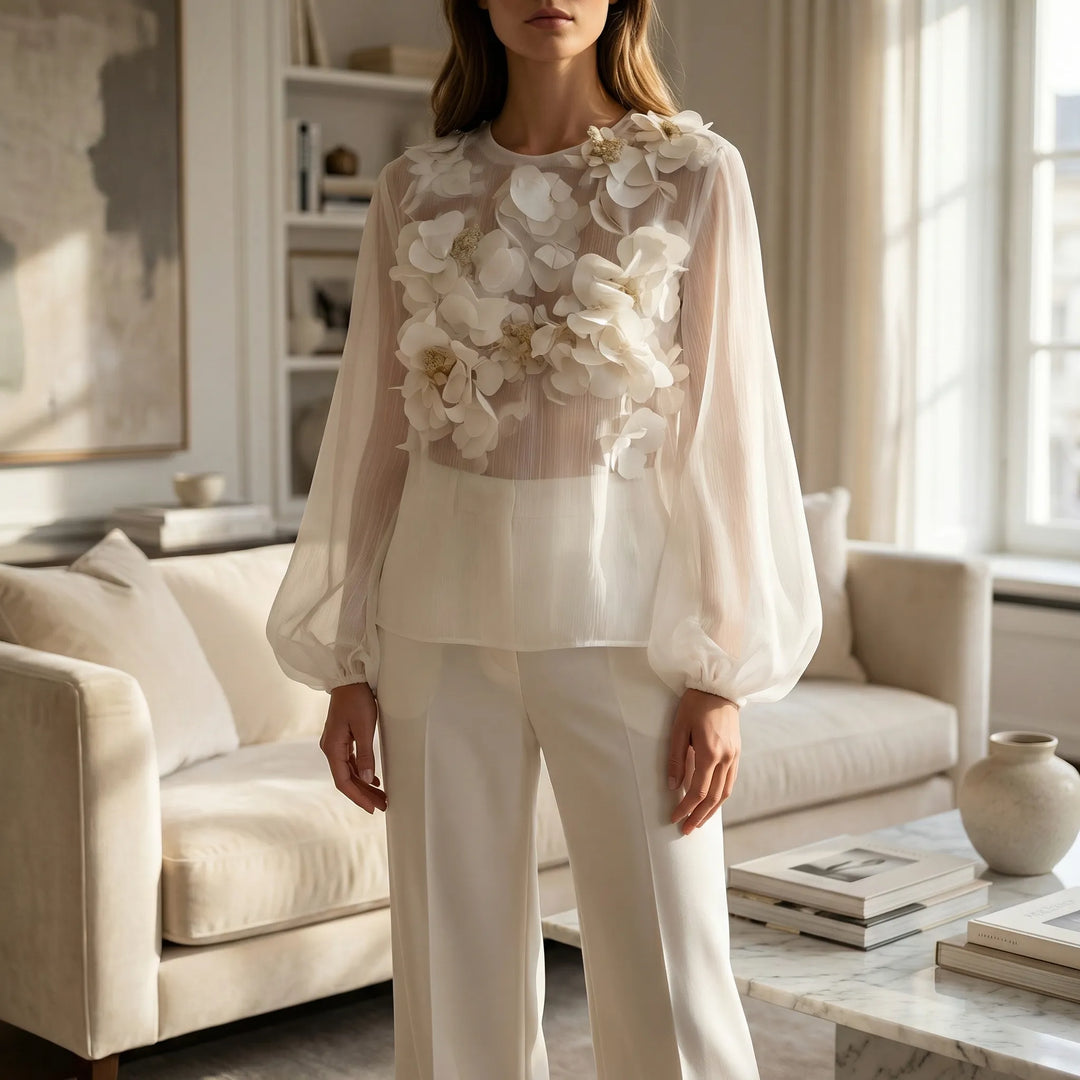 Lichte Blouse Met Driedimensionale Bloemapplicaties - Patricia