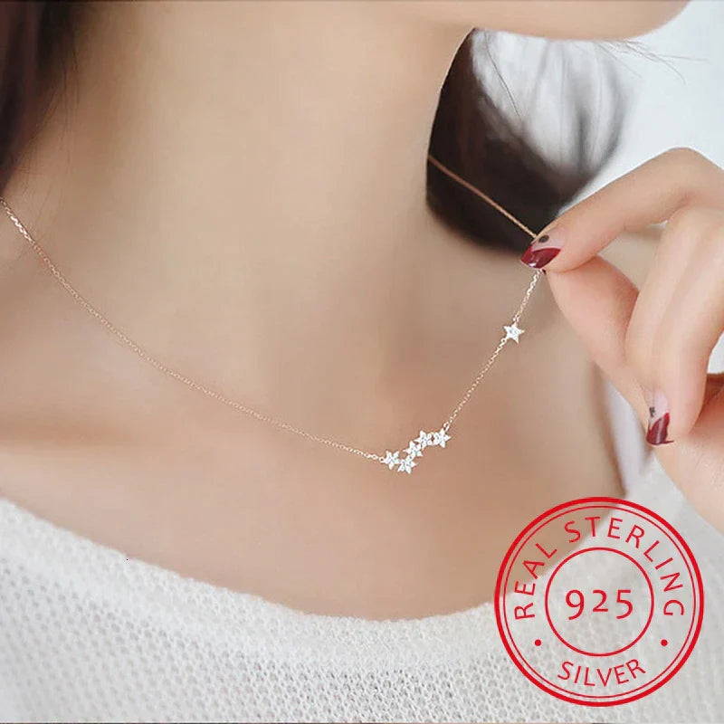 Damenhalskette aus 925er Sterlingsilber mit Sternanhängern, elegantes Schmuckdesign.