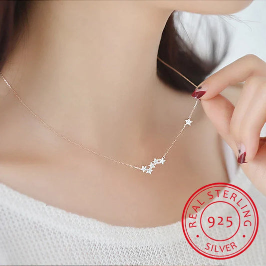 Damenhalskette aus 925er Sterlingsilber mit Sternanhängern, elegantes Schmuckdesign.