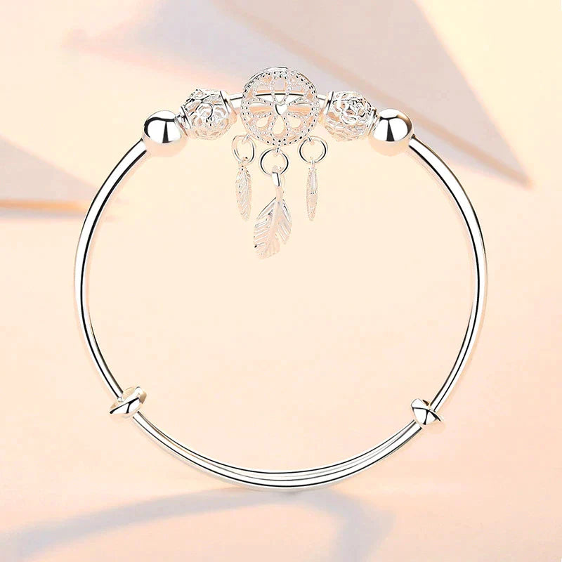 Silberarmband mit Anhängern, Traumfänger-Design, Damen-Schmuck, modisch, elegant, Geschenkidee.