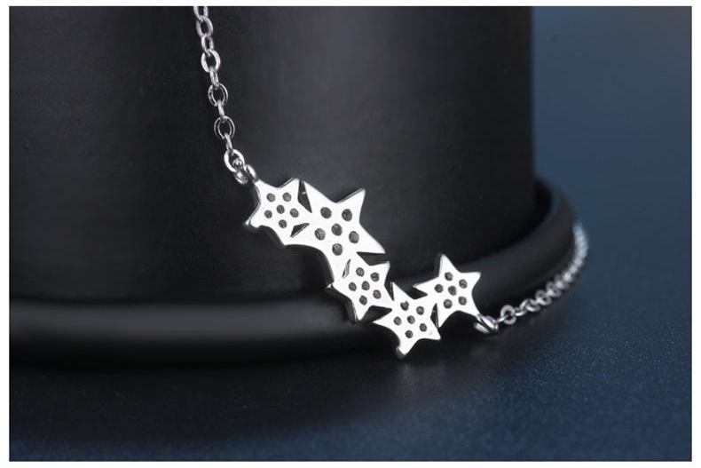 Silberne Stern-Halskette, filigranes Design, Damen-Schmuck, elegantes Accessoire, Geschenkidee.