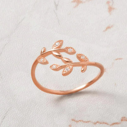 Roségoldener Ring mit Blattdesign und Zirkonia, eleganter Schmuck für Damen, Geschenkidee.