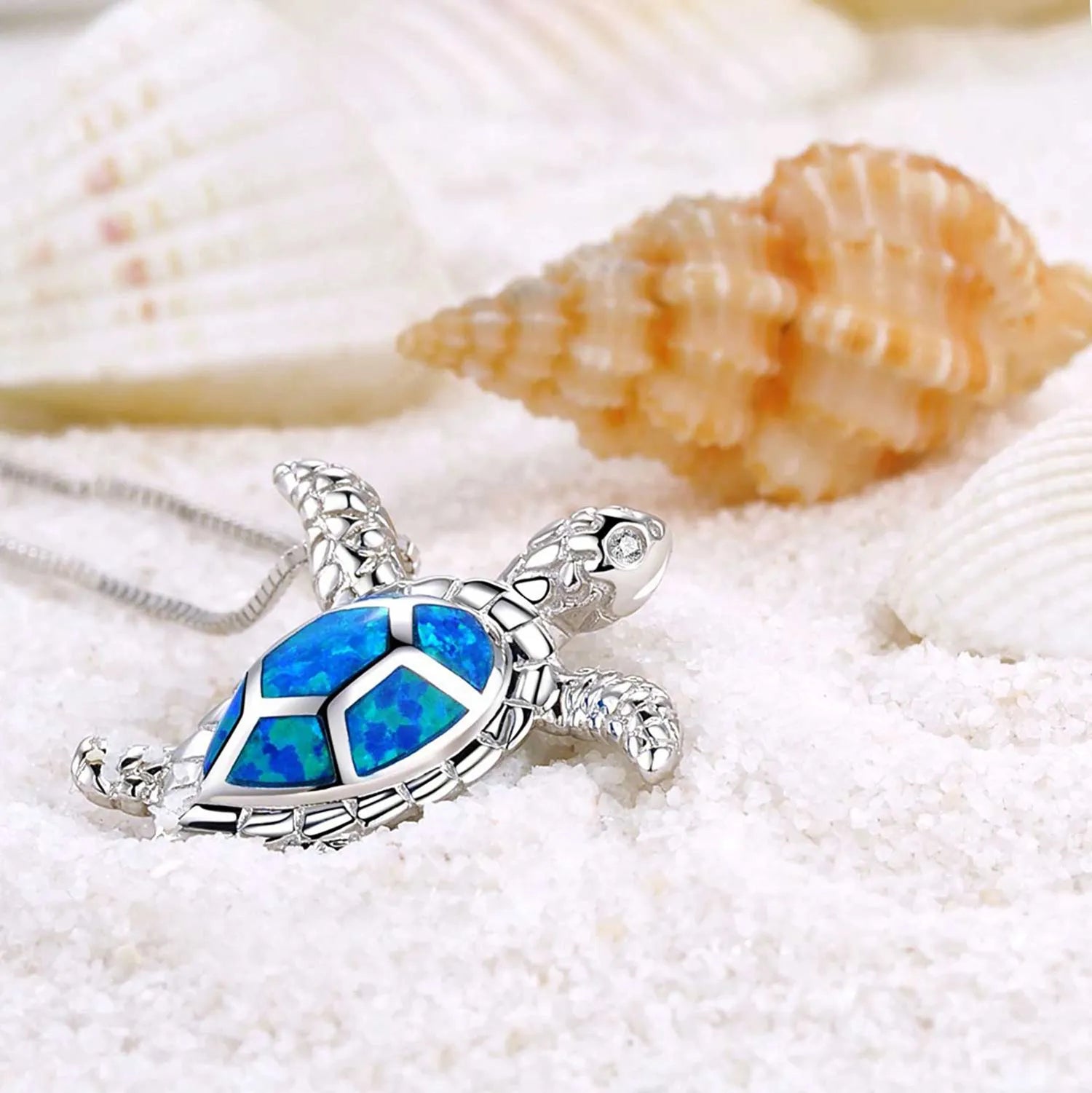 Silberne Schildkrötenkette mit blauem Opal, Strand, Muscheln, Schmuck, Geschenkidee.