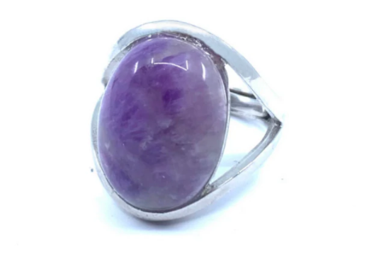 Silberring mit ovalem Amethyst, lila Edelstein, eleganter Schmuck, Damenring, Geschenkidee.