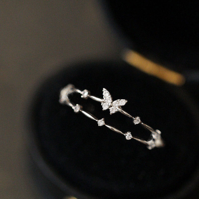 Silberner Schmetterlingsring mit Diamanten, eleganter Schmuck, Damenring, Geschenkideen.