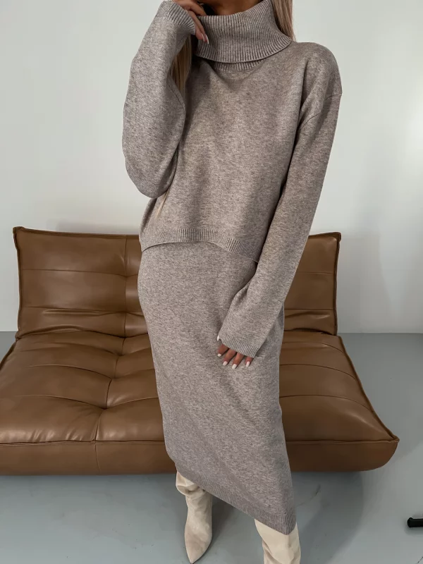 Dame midi kjole med rullekrave og jersey-detalje – Larissa