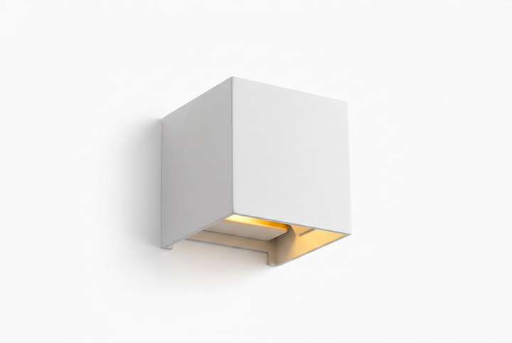 Genopladelig sensorlampe i aluminium – 10 × 10 cm