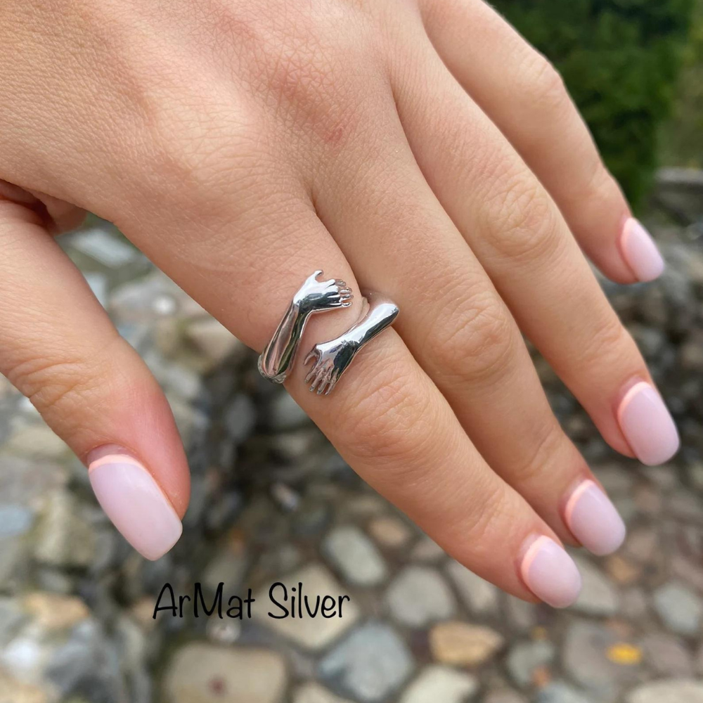 Silberring in Handform, verstellbar, Damenring, Modeschmuck, Geschenkidee, ArMat Silver.