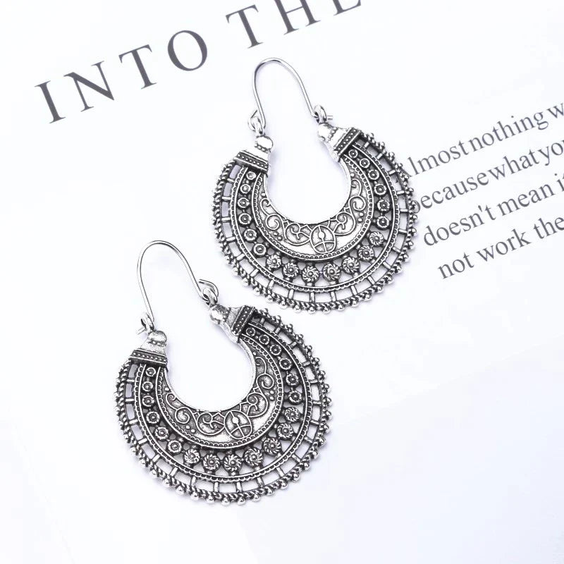 Antike tibetische Filigran-Ohrringe, silber, Boho-Stil, Vintage-Schmuck, Tribal-Design.
