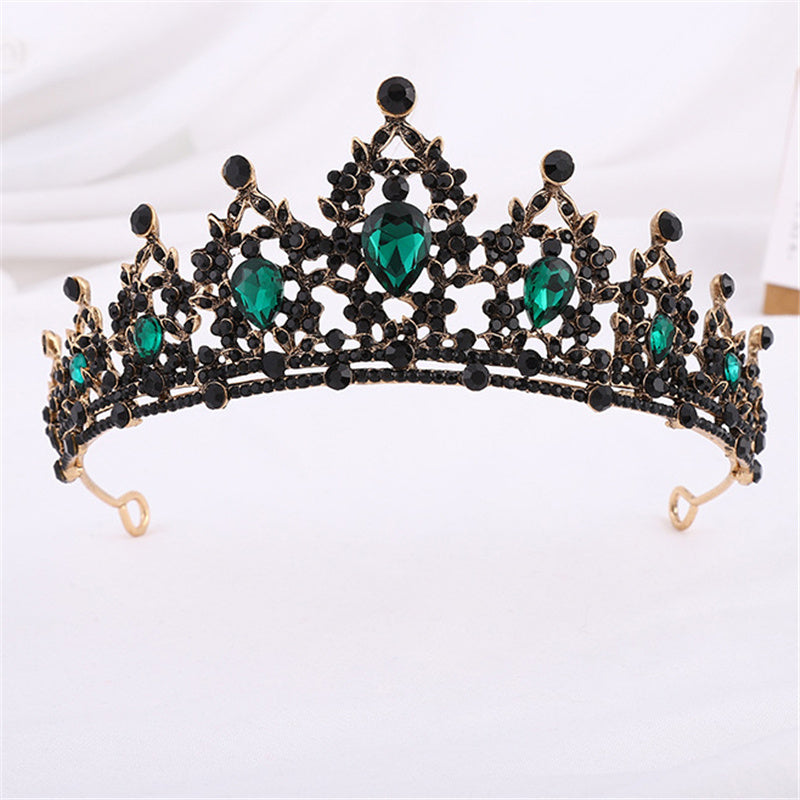 Goldene Tiara mit grünen Kristallen, ideal für Hochzeiten, Partys, festliche Anlässe.