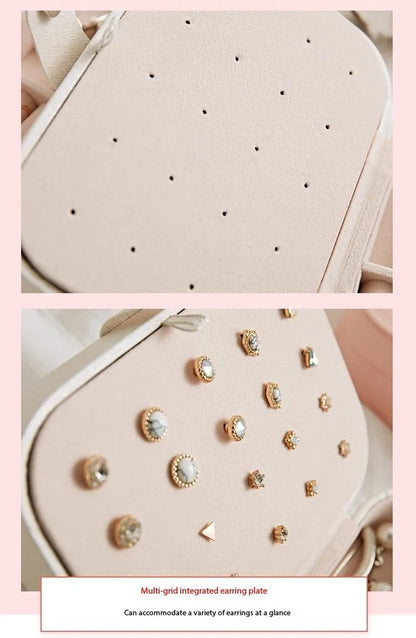 Beige Ohrring-Organizer mit mehreren Fächern, ideal zur Aufbewahrung von Schmuck.