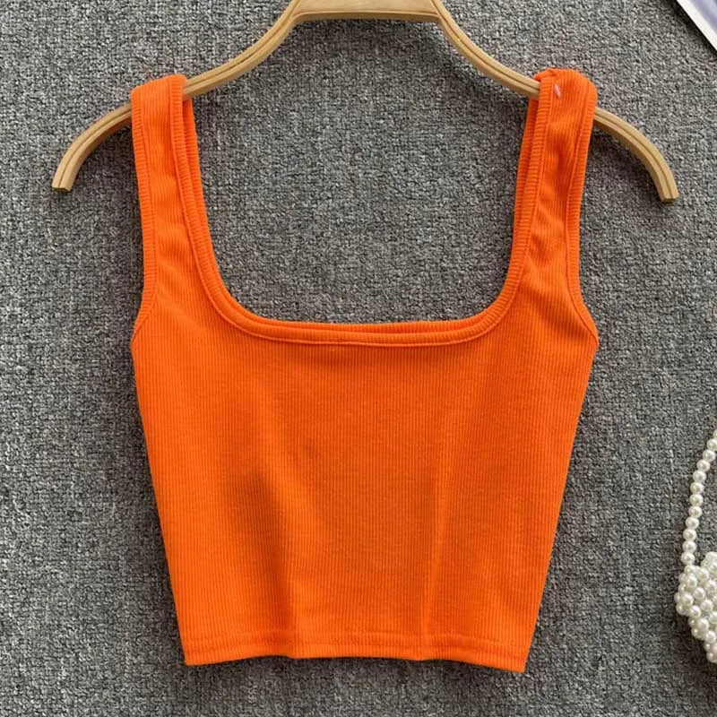 Rygfri cropped tanktop i ensfarvet – Zayra