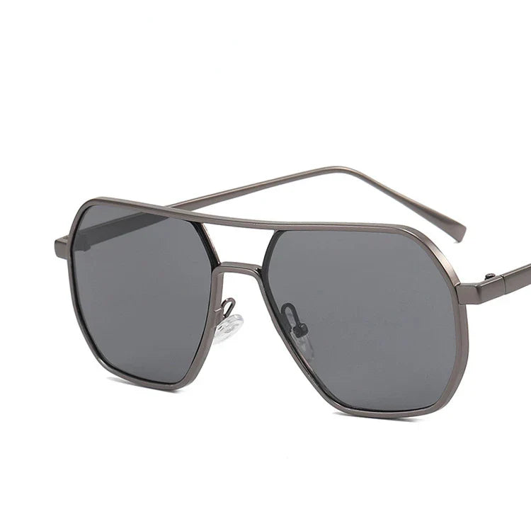 Klassisk herresolbrille med metalramme og UV400-beskyttelse – Matteo