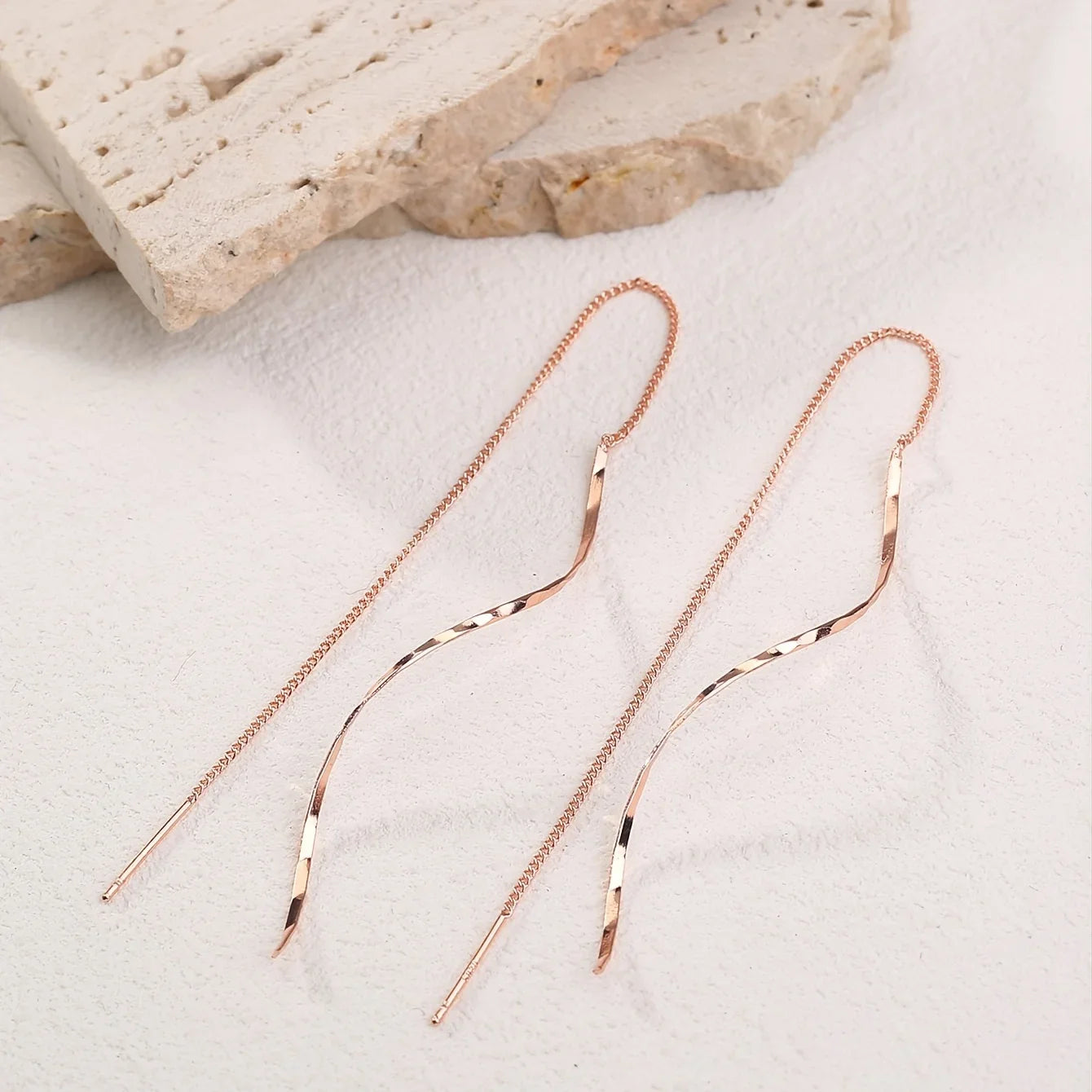 Roségoldene Ohrringe, filigran, Kette, elegant, Schmuck, Damen, Accessoire, Geschenkidee.