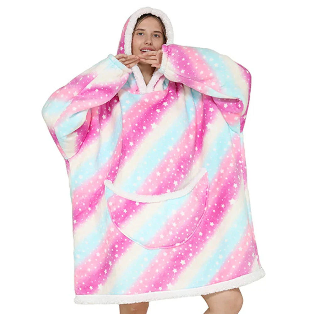 Over-sized fleece tæppe med hætte og lommer – SnugJoy