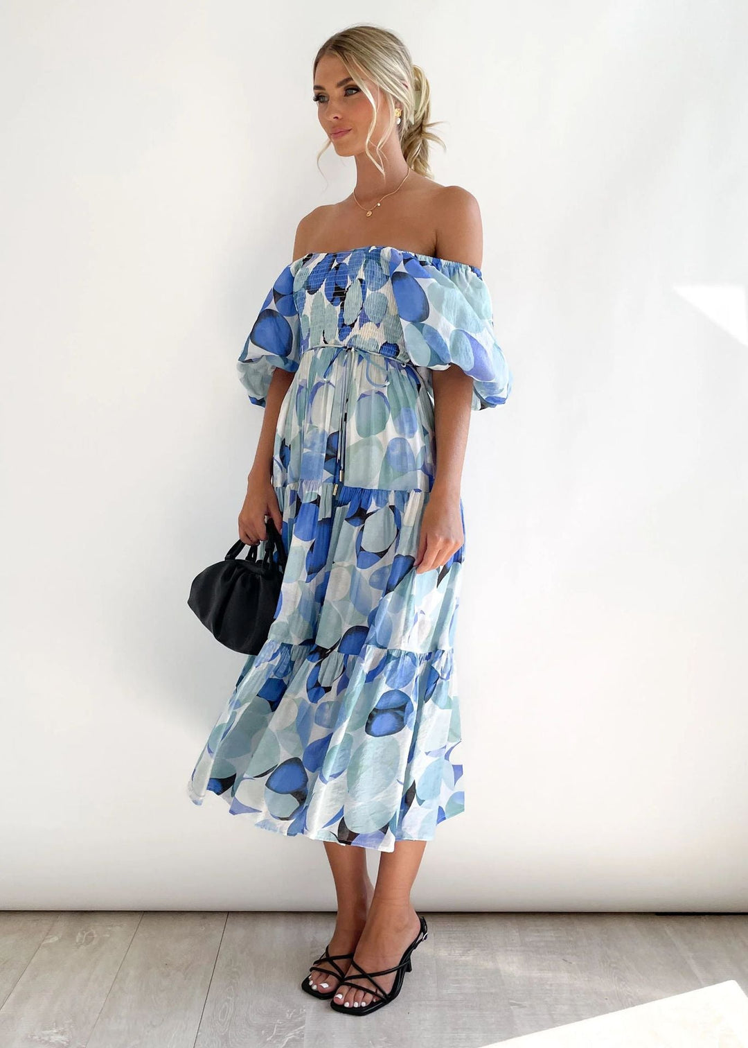 Off-shoulder midikjole – Talia