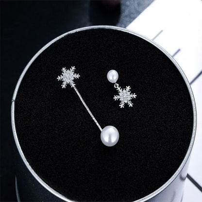 Schneeflocken-Ohrringe mit Perlen, silberfarben, eleganter Schmuck für Damen.