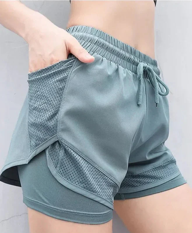 Åndbar og hurtigtørrende fitnessshorts med høj talje til damer – Mira