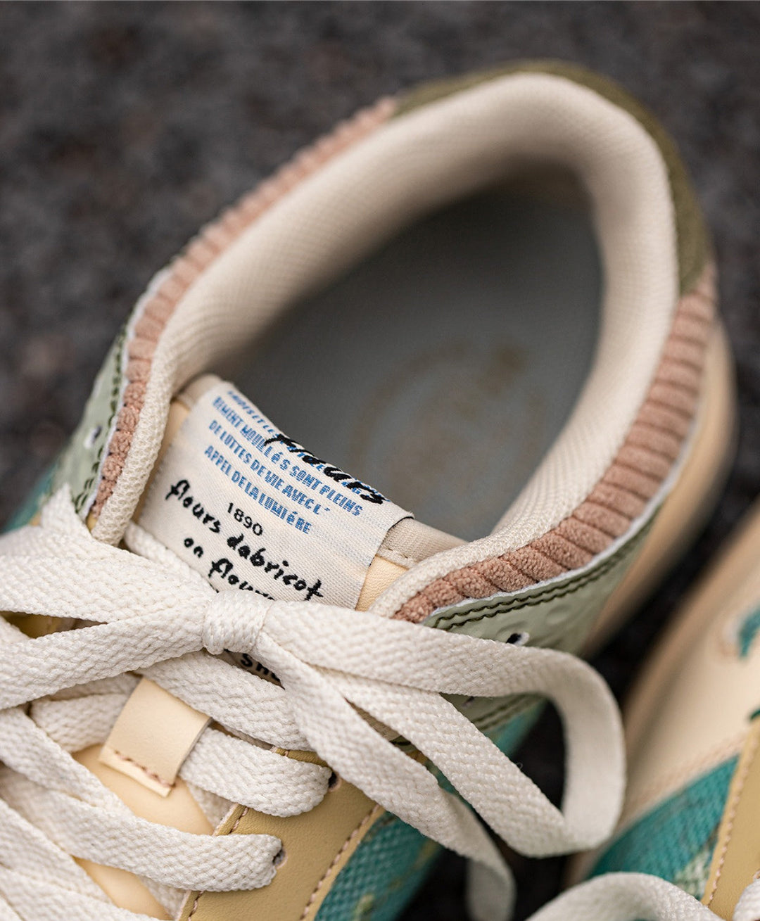 Stilfulde unisex kunst-sneakers med mandelblomstprint – Arta