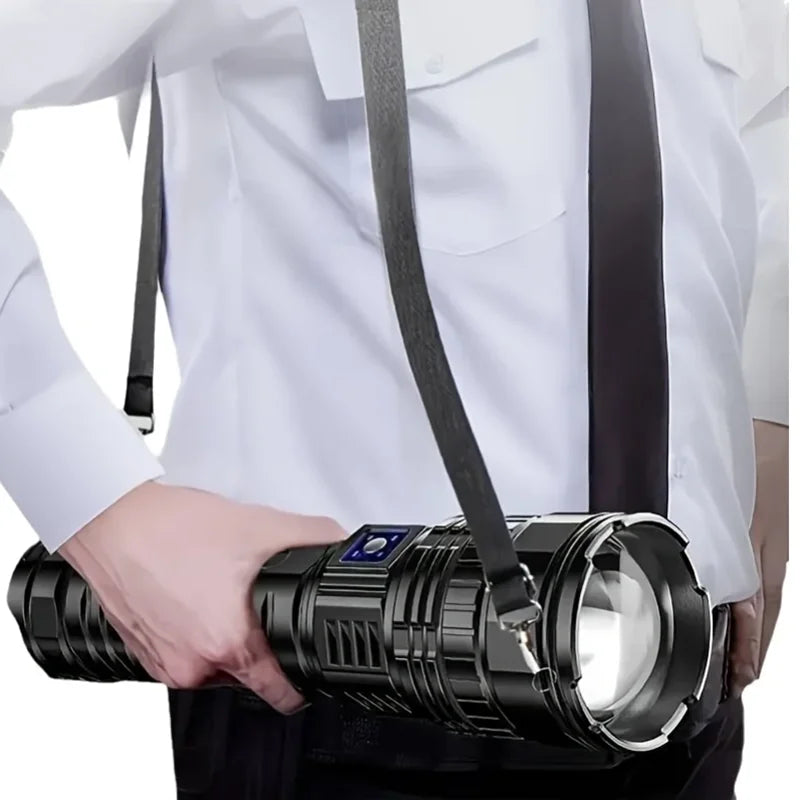 Genopladelig 10000 Lumen LED Lommelygte – Striker