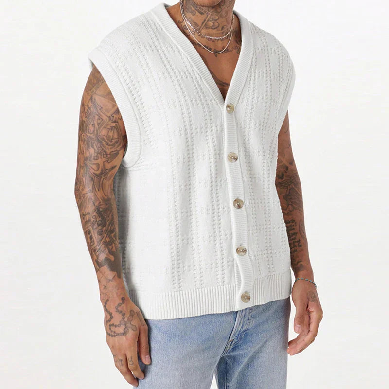 Strikket sommervest med V-hals og knapper – Elias