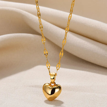 Goldene Herzanhänger-Halskette, elegantes Design, Damen-Schmuck, modisches Accessoire.