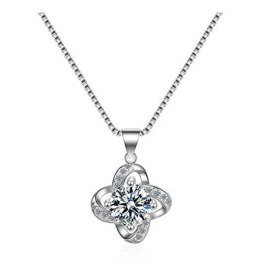 Silberne Halskette mit funkelndem Blumenanhänger, Zirkonia, elegantes Schmuckdesign.
