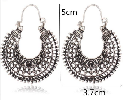 Silberne Boho-Ohrringe, runde Form, 5 cm Länge, 3,7 cm Breite, filigranes Design.