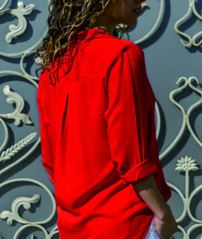 Trendede damebluse med knaplukning – Lorena