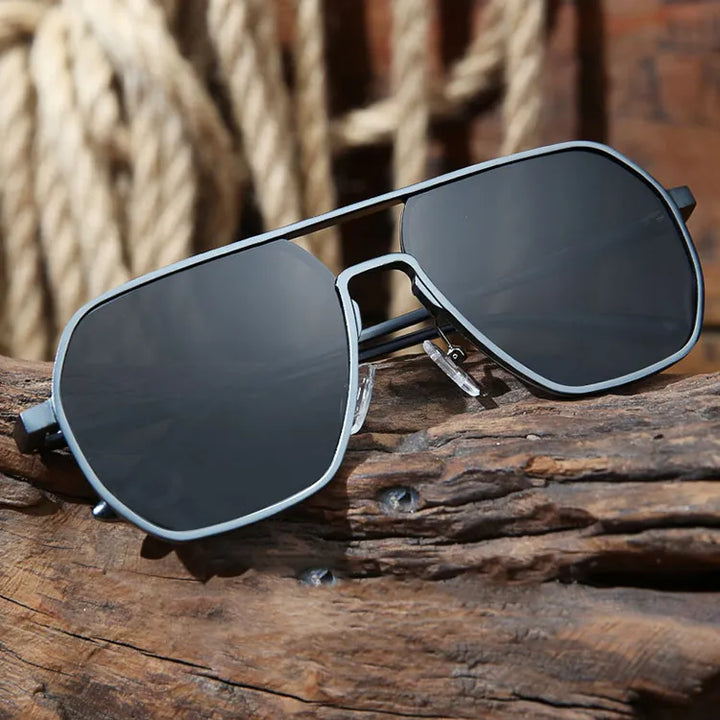Klassisk herresolbrille med metalramme og UV400-beskyttelse – Matteo