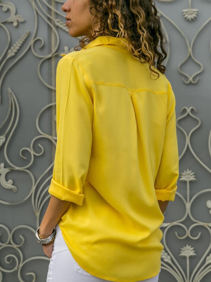 Trendede damebluse med knaplukning – Lorena