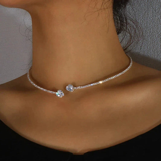 Damen-Rhinestone-Herz-Choker, silber, modisches Halsband, Schmuck-Accessoire, elegant.