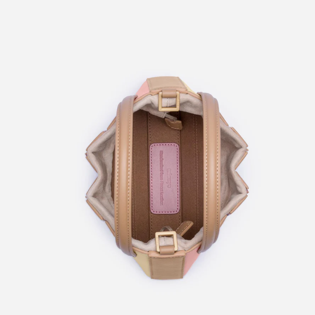 Moderne håndtaske med geometrisk design - GeoChic