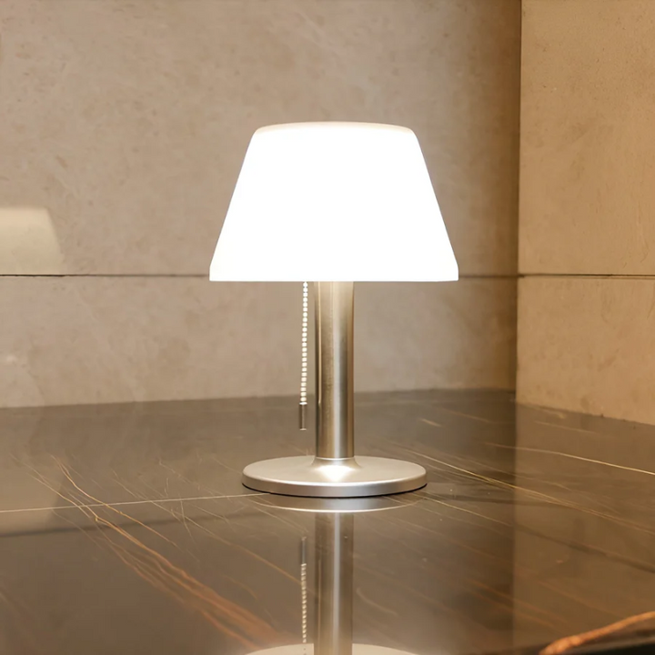 Stilfuld bordlampe med solenergi - SolarLuxe