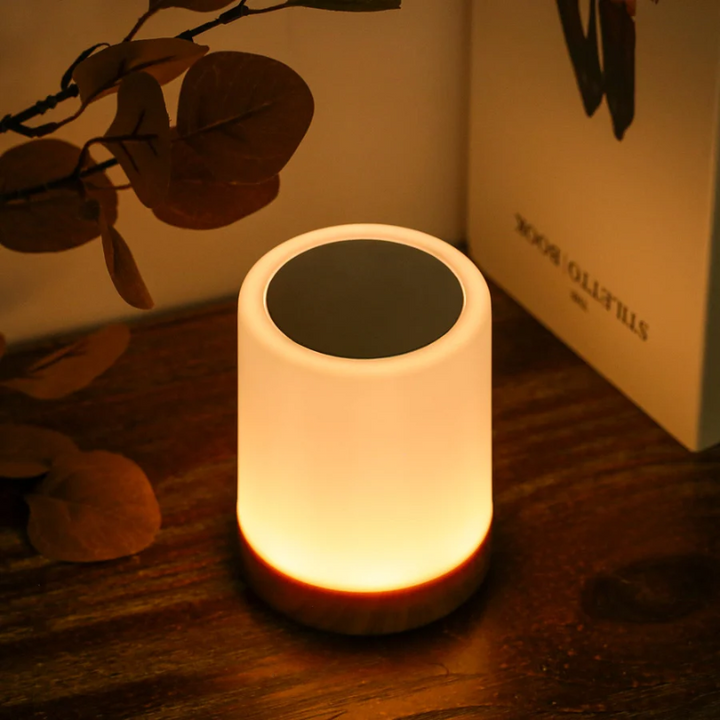 Dæmpbar natlampe med strømlinet design - LuxeTouch